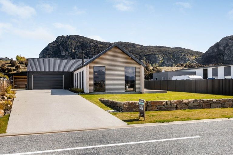 Photo of property in 3 Pepperwood Green, Albert Town, Wanaka, 9305