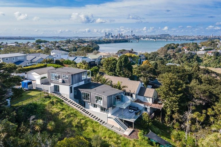 Photo of property in 35a Seaview Avenue, Northcote, Auckland, 0627