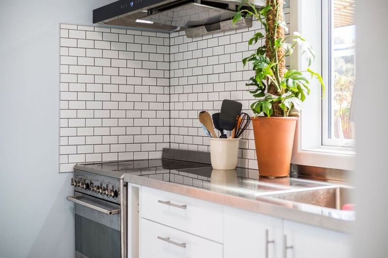 Photo of property in 2/11 Mervyn Place, Plimmerton, Porirua, 5026