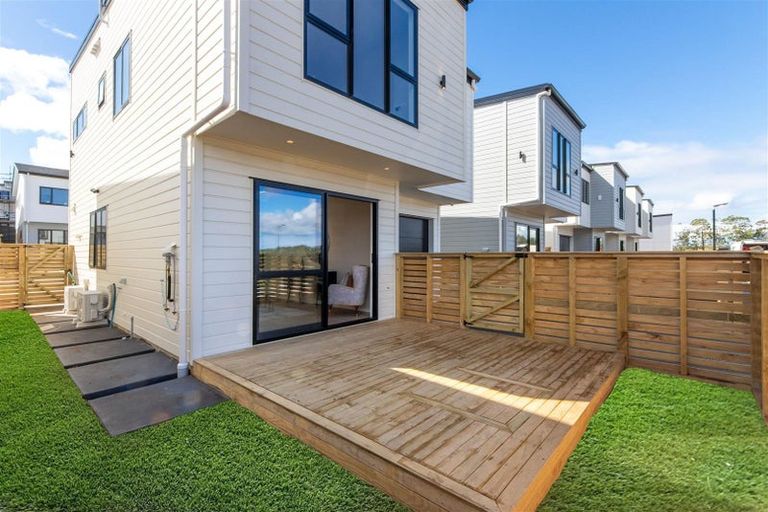 Photo of property in 16 Greenbrier Street, Westgate, 0814