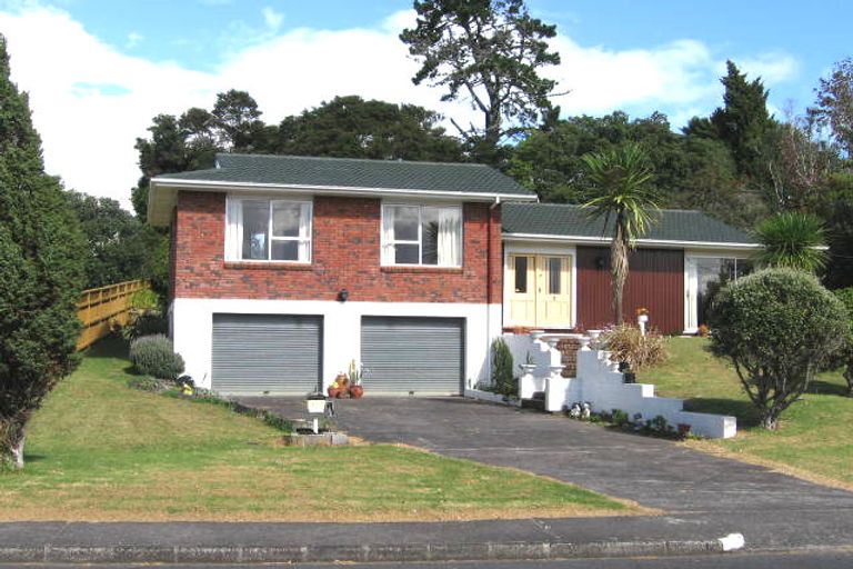 Photo of property in 76 Cliff View Drive, Green Bay, Auckland, 0604