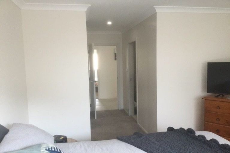 Photo of property in 35 Riverglade Parkway, Te Atatu South, Auckland, 0610