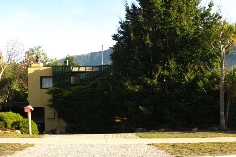 Photo of property in 13 Cedar Drive, Kelvin Heights, Queenstown, 9300