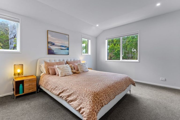 Photo of property in 32a Sandown Road, Rothesay Bay, Auckland, 0630