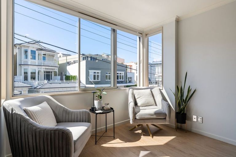 Photo of property in 2/15 Roxburgh Street, Mount Victoria, Wellington, 6011