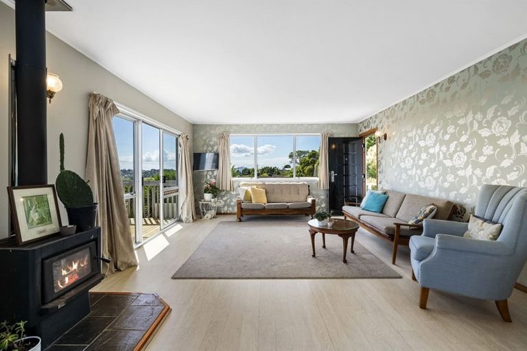 Photo of property in 2/14 Target Road, Totara Vale, Auckland, 0629