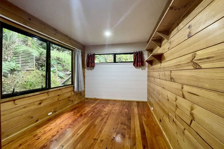 Photo of property in 25 Emlyn Place, Torbay, Auckland, 0630