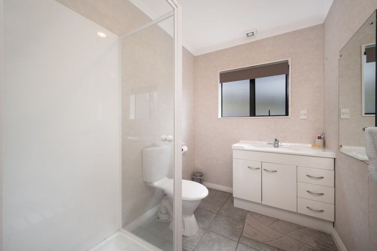 Photo of property in 19b Eske Place, Highland Park, Auckland, 2010