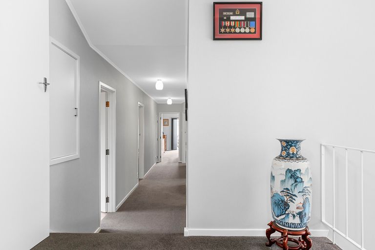 Photo of property in 108 Cliff View Drive, Green Bay, Auckland, 0604
