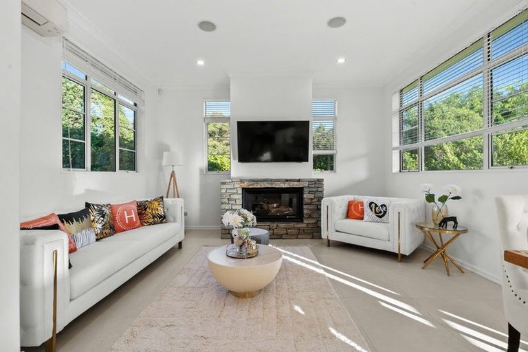 Photo of property in 16 Michael Bosher Way, Flat Bush, Auckland, 2019