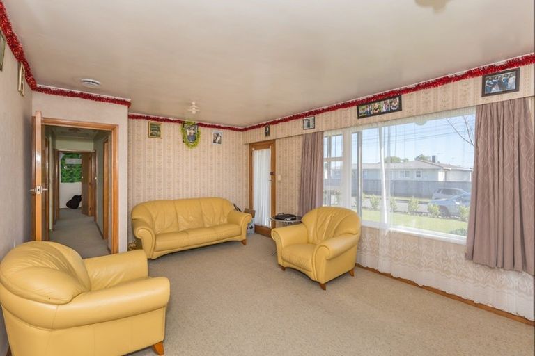 Photo of property in 12 Mersey Street, Levin, 5510