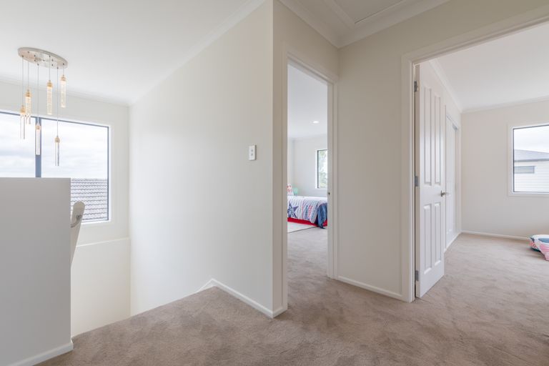 Photo of property in 9 Netherlands Avenue, Kelston, Auckland, 0602