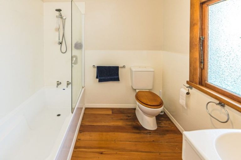 Photo of property in 19 Tarata Street, Saint Johns Hill, Whanganui, 4501