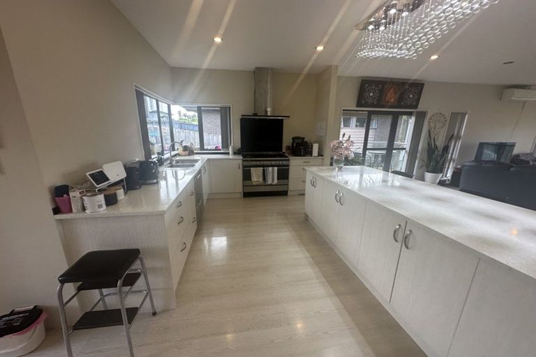 Photo of property in 26 Midhurst Avenue, Henderson, Auckland, 0612