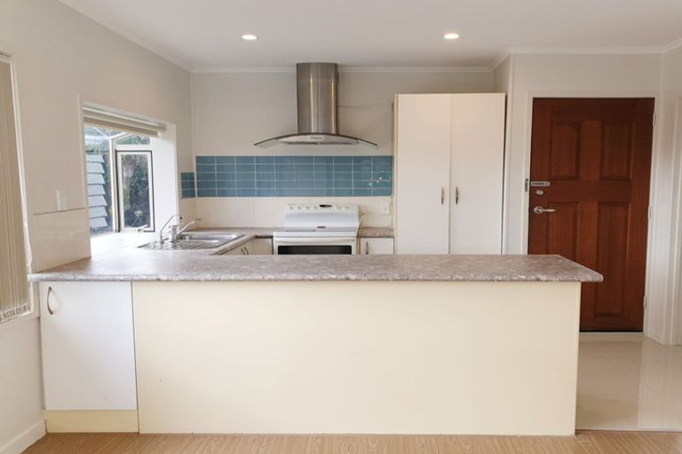 Photo of property in 8 Tawavale Crescent, Totara Vale, Auckland, 0629