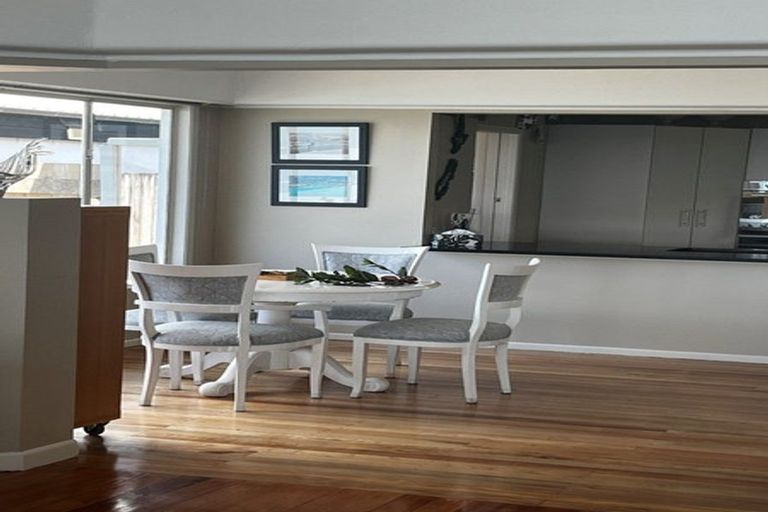 Photo of property in 35 Takutai Avenue, Half Moon Bay, Auckland, 2012