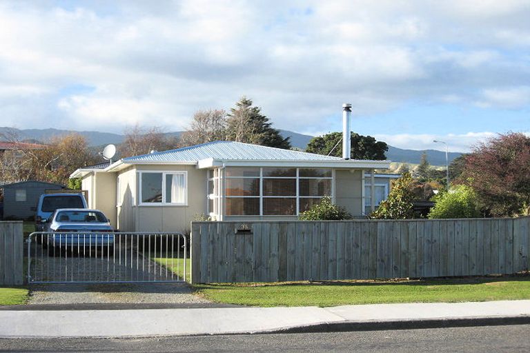 Photo of property in 36 Freemans Road, Otaki, 5512