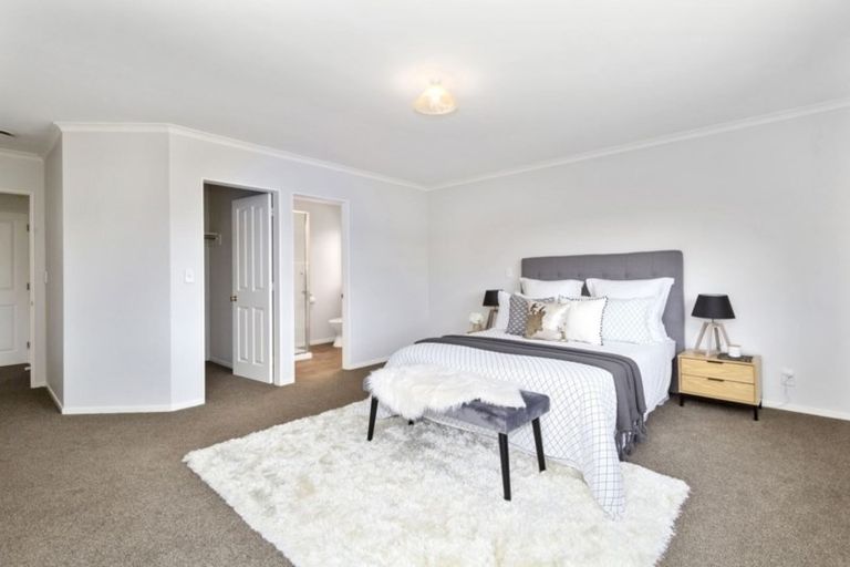 Photo of property in 128 Woodman Drive, Tawa, Wellington, 5028