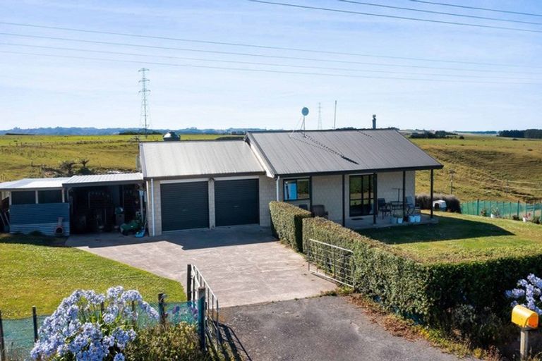 Photo of property in 902 Ararata Road, Ararata, Hawera, 4674