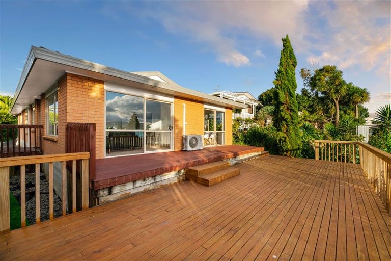 Photo of property in 35e Edmonton Road, Henderson, Auckland, 0612