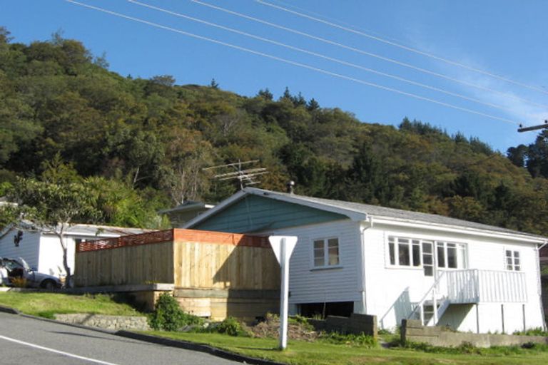 Photo of property in 25 Lincoln Street, Picton, 7220