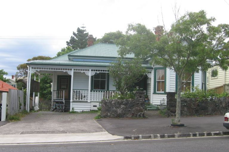 Photo of property in 32 Hastings Parade, Devonport, Auckland, 0624