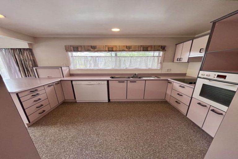 Photo of property in 22 Kahurangi Place, Hillpark, Auckland, 2102