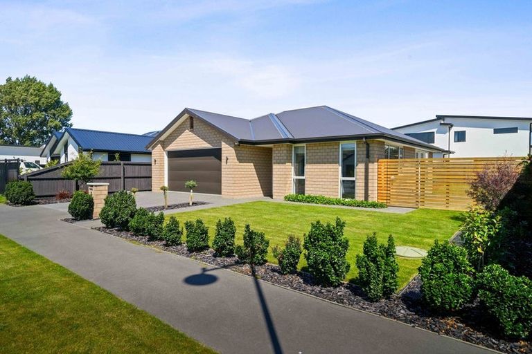 Photo of property in 16 Forge Close, Halswell, Christchurch, 8025