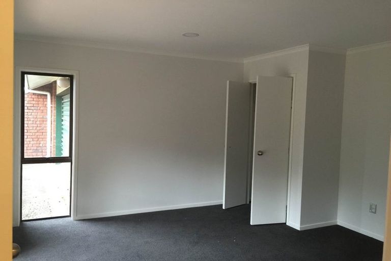 Photo of property in 14 Loloma Drive, Half Moon Bay, Auckland, 2012