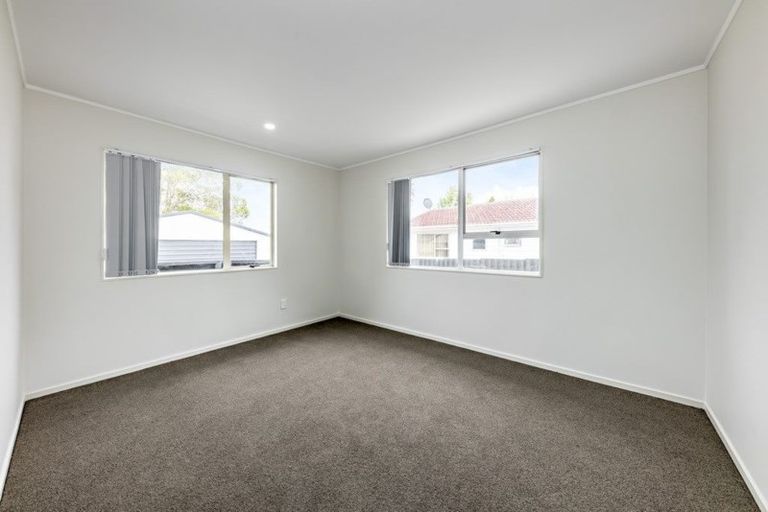 Photo of property in 367 Roscommon Road, Clendon Park, Auckland, 2103