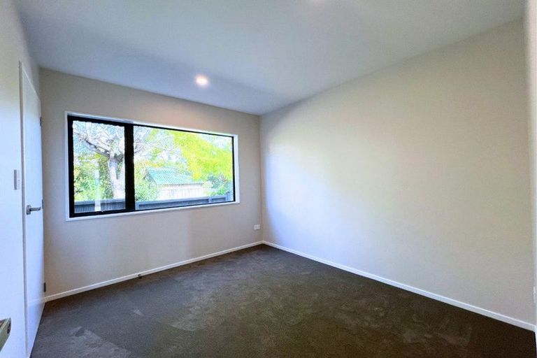 Photo of property in 42 Don Oliver Lane, Glen Eden, 0602