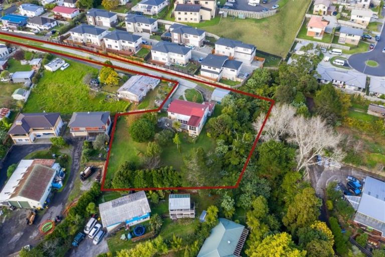Photo of property in 35 Sunnyside Road, Sunnyvale, Auckland, 0612