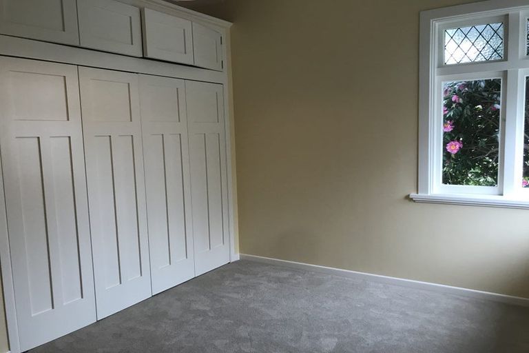 Photo of property in 11 Hanlon Crescent, Narrow Neck, Auckland, 0624