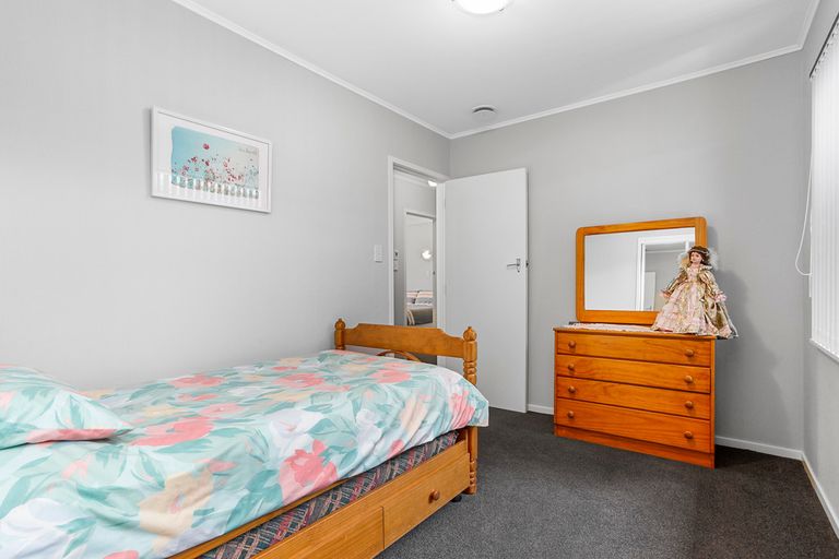 Photo of property in 108 Cliff View Drive, Green Bay, Auckland, 0604