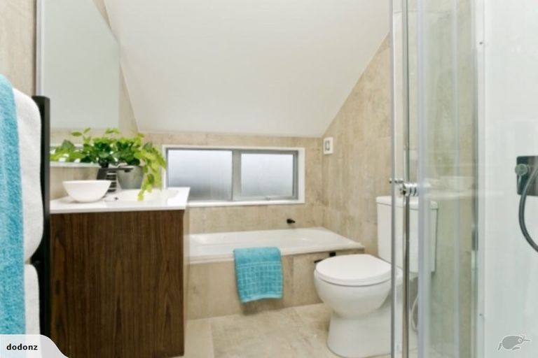 Photo of property in 356b East Coast Road, Sunnynook, Auckland, 0630