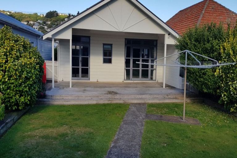 Photo of property in 288 The Parade, Island Bay, Wellington, 6023