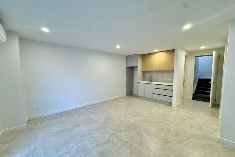 Photo of property in 23 Kerekin Drive, Oteha, Auckland, 0632