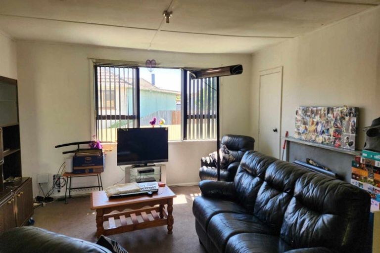 Photo of property in 35 Avenue Road, Foxton, 4814