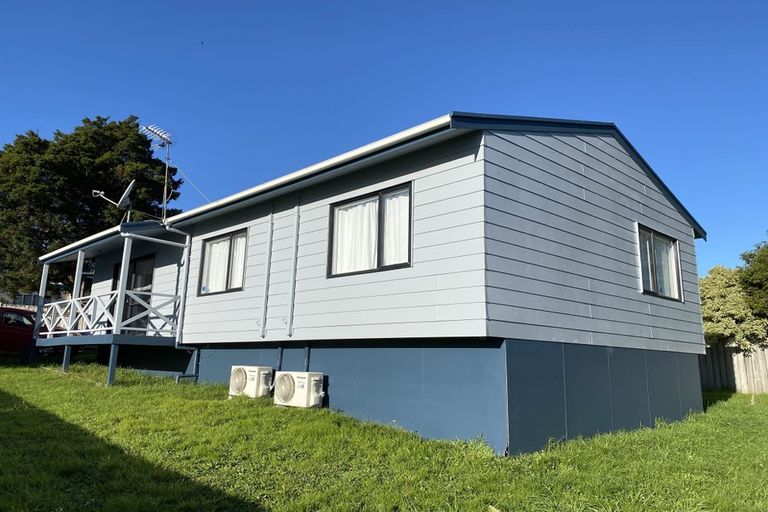 Photo of property in 6/17a Idesia Place, Totara Heights, Auckland, 2105