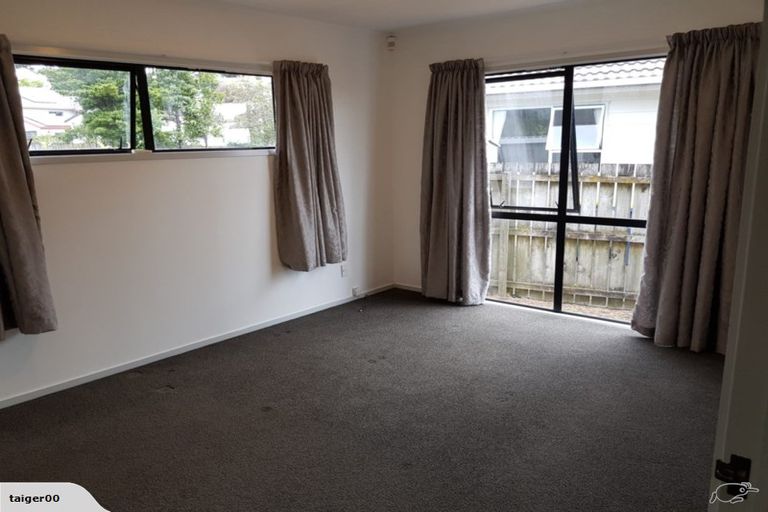 Photo of property in 15 Barbados Drive, Unsworth Heights, Auckland, 0632