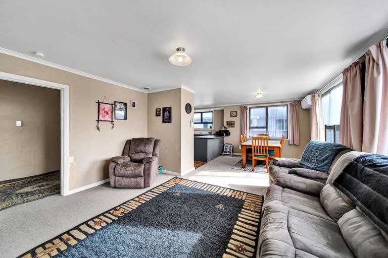 Photo of property in 13 Bone Crescent, Hawera, 4610