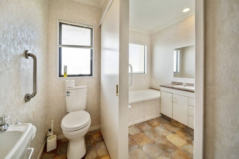 Photo of property in 41 Ngaio Street, Strandon, New Plymouth, 4312