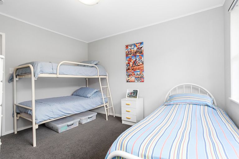 Photo of property in 108 Cliff View Drive, Green Bay, Auckland, 0604