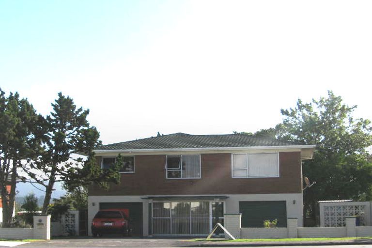 Photo of property in 4216 Great North Road, Glendene, Auckland, 0602