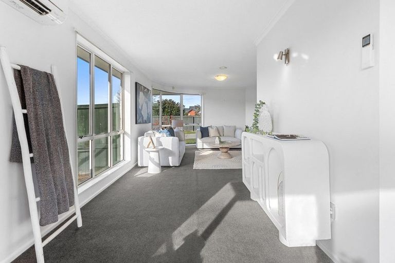 Photo of property in 32 Broadhaven Avenue, Parklands, Christchurch, 8083