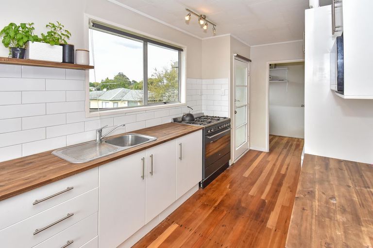 Photo of property in 32 Gambare Place, Wattle Downs, Auckland, 2103