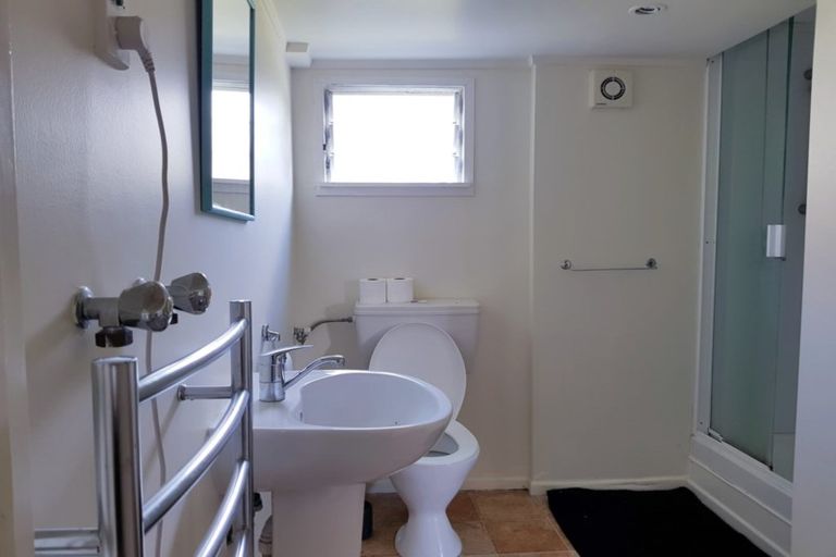 Photo of property in 1/45 Velma Road, Hillcrest, Auckland, 0627