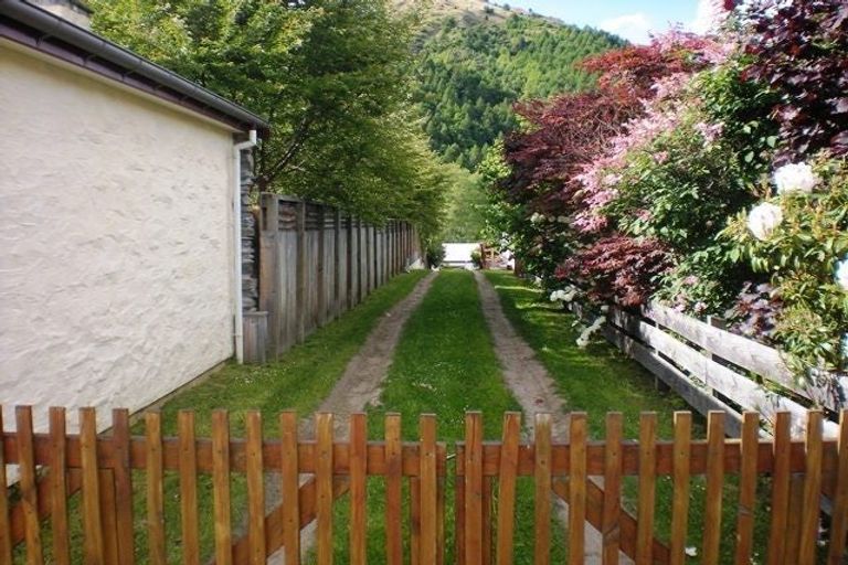 Photo of property in 32 Wiltshire Street, Arrowtown, 9302