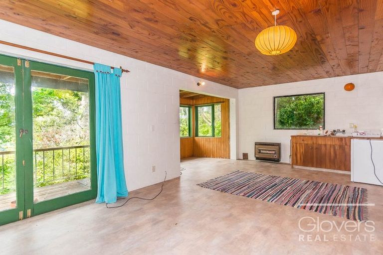 Photo of property in 94 Otitori Bay Road, Titirangi, Auckland, 0604