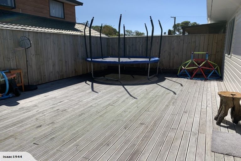 Photo of property in 2/13 Oswald Crescent, Paparangi, Wellington, 6037